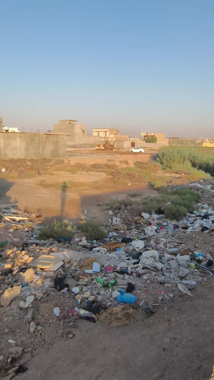 جعب للبيع بمساحة 270متر
يحتوي الجعب على 3غرف نوم وصالة واستقبال و مطبخ 
الموقع /الفلوجة حي المختار قرب جامع الخناجرة 
تبعد عن التبليط مسافة 100متر 
شارع 10الارض بجر إصلية 
جنس العقار /عقد زراعي بيه وصل من قبل البلدية مصدقة وكاملة فقط بنتضار إجراء الطابو 
السعر المطلوب 20مليون وبي مجال 
للاستفسار اتصال على الارقام التالي 
***********
***********
كما نستقبل عروضكم من قطع ودور ودوانم ومزارع وكل ما يخص العقارات والمقاولات
