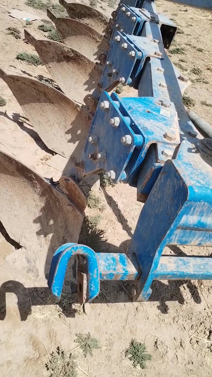 فدان للبيع حجم 16 خماسي 
مكان ديوانيه شنافيه 
*********** 
مكلف بالنشر.
