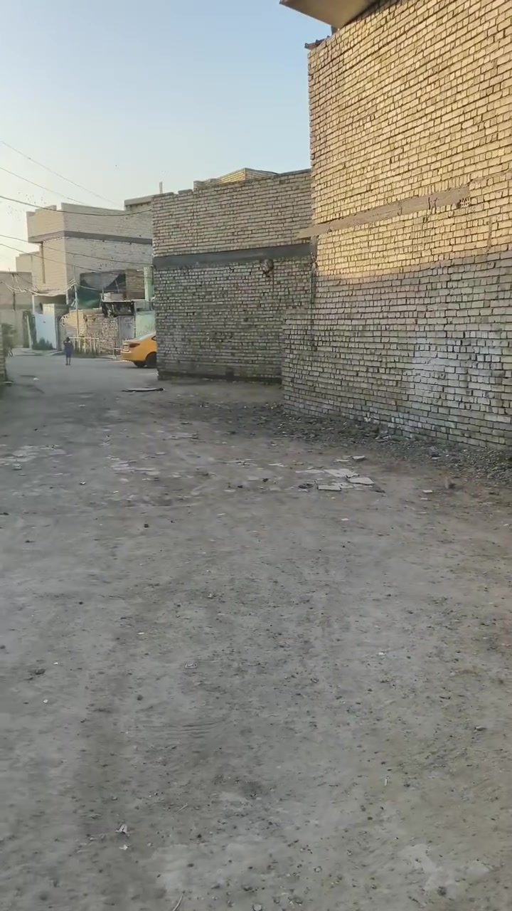 السلام عليكم
بيت للبيع مساحه 120 متر ام الكبر والغزلان
البيت مسلح كامل كل نقص مابي 
فقط الحوش ممطبك
الستقبال/ 5/4
الصاله/ 4/5
غرفة النوم / 6/5
الصطح مطبك شتايكر
السعر خاص وبيك خير ودلل
رقم المبايل ***********
