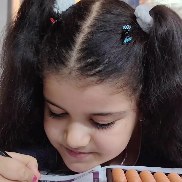 🌟 نواصل نشاطنا مع براعم السوروبان – المستوى التحضيري 🧠✨

الجميلة والمتالقة  بعمر ال خمس سنوات  
                      ((   رحمة.  )) 
بخطوات صغيرة اليوم… نصنع استعدادًا كبيرًا للغد! 🌱💪

يواصل أبطالنا الصغار تدريباتهم بكل حماس وتركيز، من خلال أنشطة هادفة تساعدهم على تنمية التركيز، الانتباه، سرعة الملاحظة، الذاكرة والثقة بالنفس 🧠🌟

🎒 وهذه التدريبات ليست مجرد استعداد لتعلم الحساب، بل هي تهيئة ذهنية مميزة تساعد براعمنا على استقبال الدخول المدرسي بطاقة أكبر، وتركيز أفضل، وثقة أجمل. 📚💙
بأشراف المدربة الدولية للحساب الذهني والرياضيات 
                    ((  عروبة عبد الحسين.)) 
✨ نهيّئ عقولهم اليوم… ليكون دخولهم المدرسي أكثر تميزًا غدًا!

كل التوفيق لأبطالنا الصغار، والقادم أجمل بإذن الله 🌸🏆
الديوانية الجزائر شارع المطاعم 
مركز القمة 
📞 *********** 
 #معا_لنرتقي_بأبنائنا_إلى_التفوق #الم #الملياردير #مركز #اكسبلورر #⃣ #⃣ #ال #الشعب_الصيني_ماله_حل😂😂 #اكسبلور
