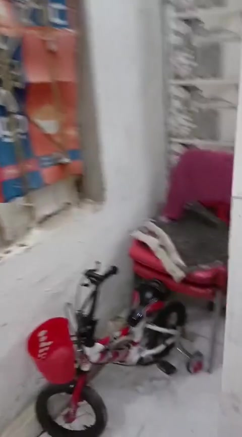 بيت للبيع عقد زراعي منطقة الحميديه موقع قبل المشروع ب فرع يعني هم على المشروع مجاري على المشروع مي بدون ماطور كهرباء فوكاك بلنسبه للمي انسه الماطور والمجاري لو تمطر شهر شارع مبلط ونضيف المساحه واقع حال مدخل واحد تقريب المساحه تطلع 80 بس ابيع واقع حال اعكاده البيت تخم ارضيه من الترك للباب صحيات خارجيه وصحيات داخليه يتكون من غرفه وصاله واستقبال ومنور وترك السعر 35 / ***********
