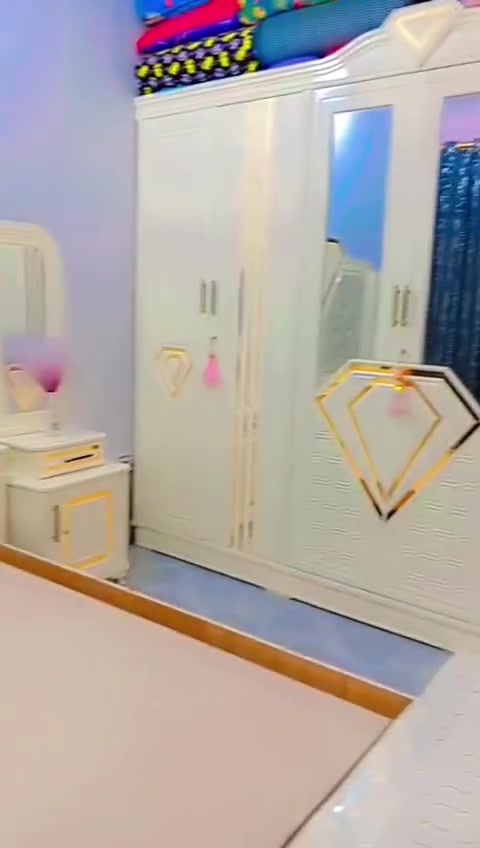 غرفه تصميم تركي بس خشب عراقي تسكام حسب طلبنه سوينها بالحله واجتنه قبل 4 أيام ولا مستخدمه دقيقه سبب للبيع ضرف ومانكدر نرجعها بعيد مكانها اخذناها بمليونين سعرها حالين بمليون و 650 مجالها بس الكروه وبيعتها خساره لان مستعجلين الغرفه فخمه حيل وجبيره عكس تصوير مامستخدمه ابددد نصبناها على مود تصوير المراسله واتساب ***********
