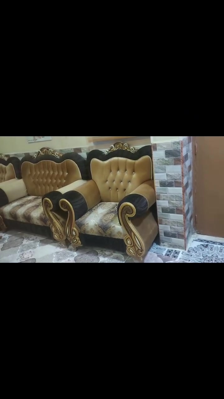 طقم كنب • نضيف • مجال قليل