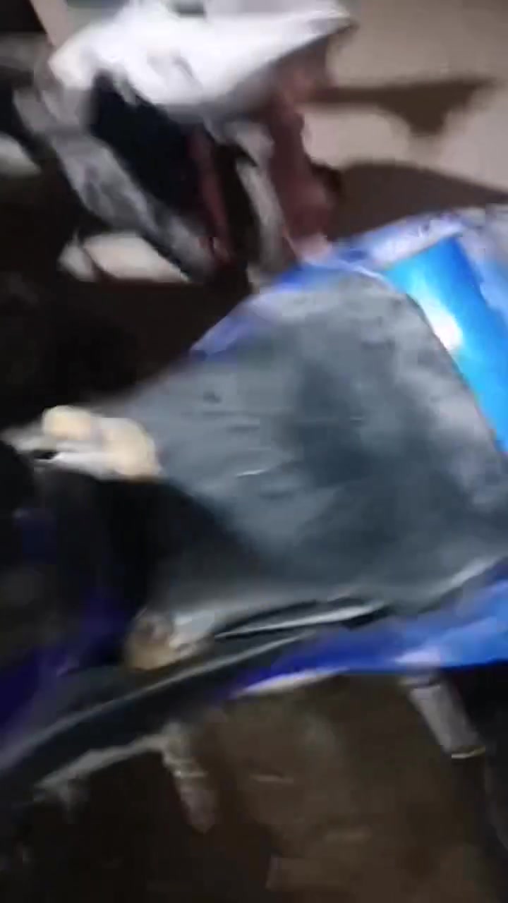 بطح rr محرك 600 ضفيرته بيه كطع وعفته او هسه مفصخ كفرات وعايفه سعر 12 وبيه مجال دراجه تخبل شلعه بيه مو يم حجي اول وثاني وثالث  مكاني ناصريه رقم تواصل ***********
