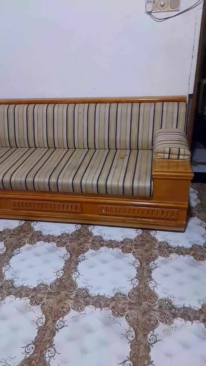 السلام عليكم
من رخصة الادمن
                         م/غراض للبيع
١.تخم قنفات شرقيه باله الخليج ٢٢ متر مستعمل 
نظافه ١٠٠/٩٠ للبيع السعر ب٩٠٠ الف وبيه مجال
٢.غرفه اخشاب عراقيه ٦ ابواب ٧ قطع نظافه ١٠٠/٩٥ للبيع السعر ب٩٠٠ الف وبيها مجال
نقال/ ***********/وات ساب بيه
