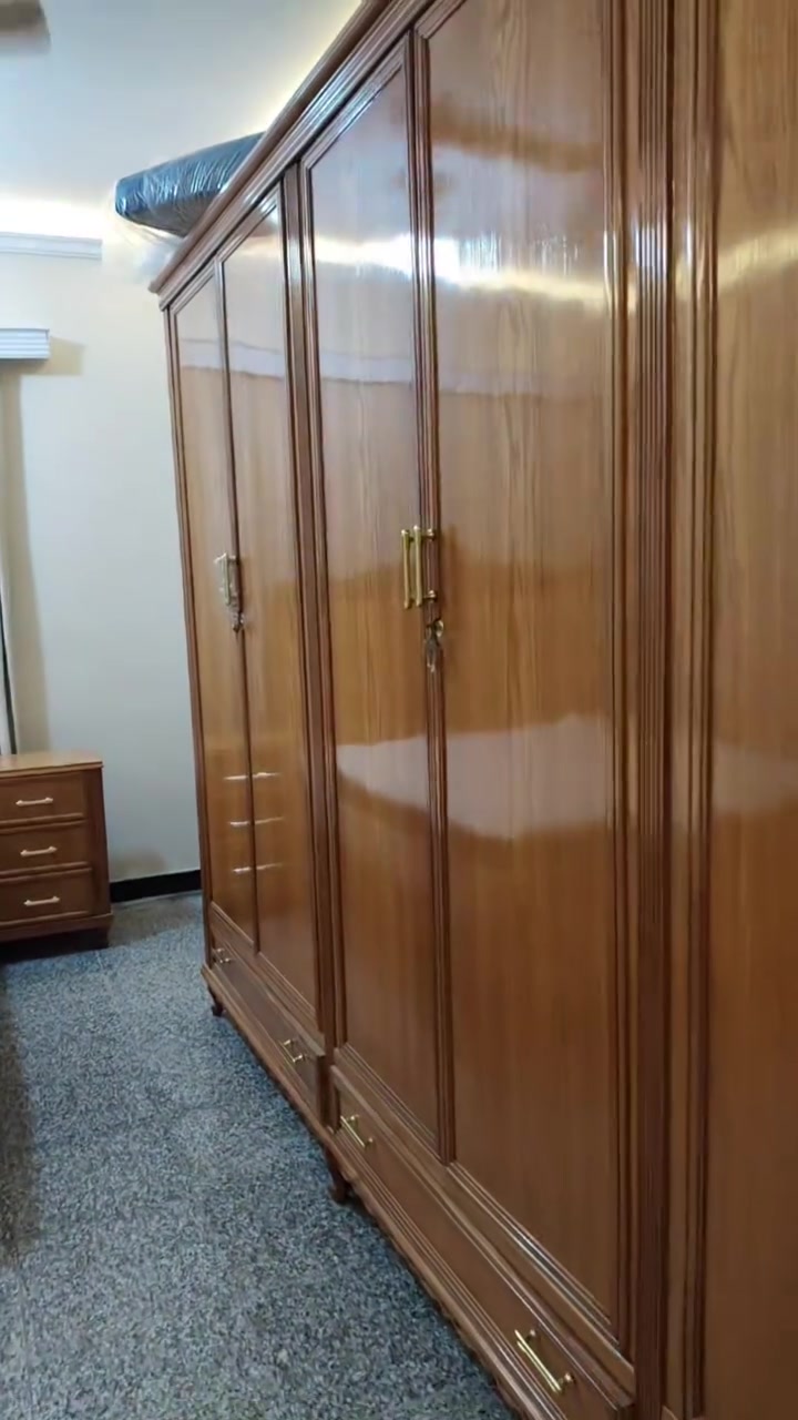 غرفة صاج اصلي لنفرين جديده صار ٤شهور من شديتها وياها دوشك طبي بعدها بالنايلون وياها قفل. اخذتها بمليونين وربع راح أبيعها بمليون و٨٠٠ مع دوشكها الي يشتري يتصل على هذه الرقم ‏‪***********‬‏ المكان بغداد الكرخ منطقة الغزالية
