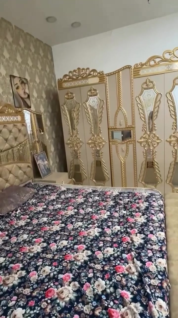 غرفه نوم البيع 9 قطع ماليزي وليسه تركي بعدها جديده ونضيفه سعرها 1900 مكاني بغداد البلديات رقم ***********
