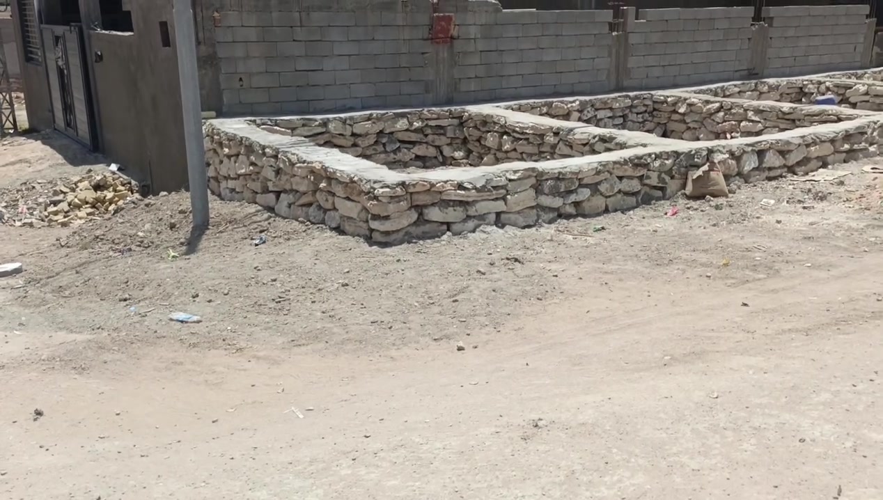 قطعه على شارع مال الساده السيد جابر يم العلوه مال المخضر محلات ٥ محلات للبيع محل الواحد ٥ في ٤ لي ستفسار ***********
