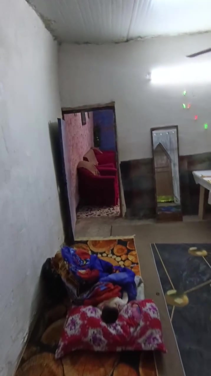 السلام عليكم دار تجاوز للبيع مكانة الدورة شارع ال 120 مقابيل قاعة باور هاوس.بيت نضيف حديقة جبيرة سعرة ب10 وبي مجال بسيط رقمي للتواصل ***********

