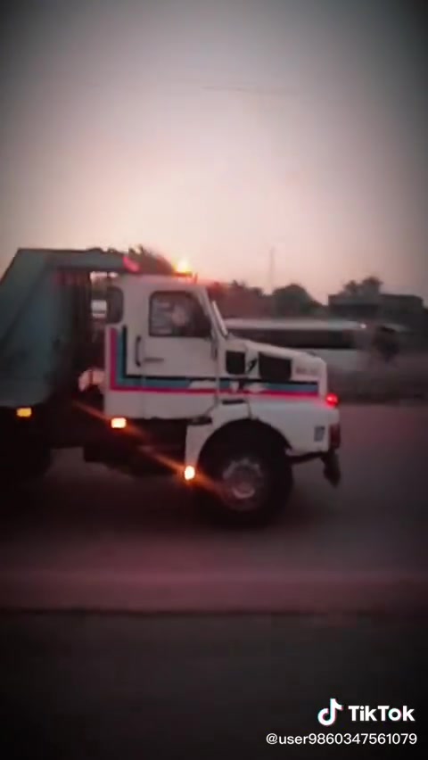 للبيع فالفوو موديل ٨٧رقم الأنبار مكينه N10 كير 4//4
