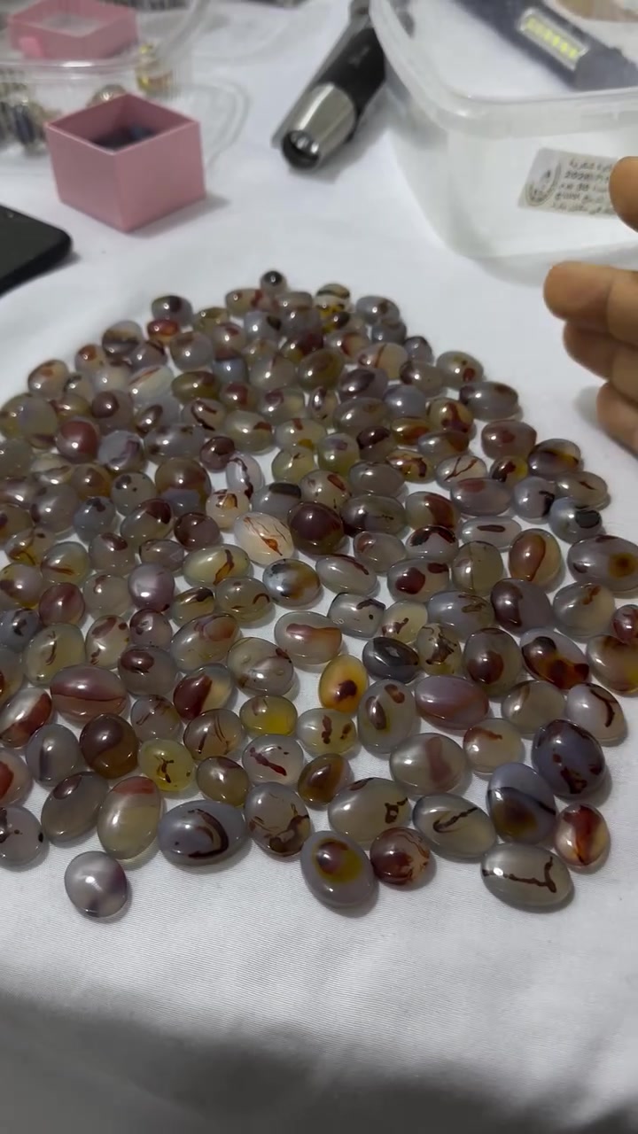 عقيق يماني مصور ابيعهن شلعه وبسعر مناسب ***********
