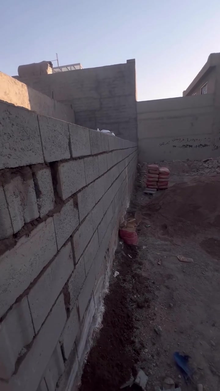 اسطه بناء متفرغ حالياً
وهاذه الواتساب فقط 

***********

