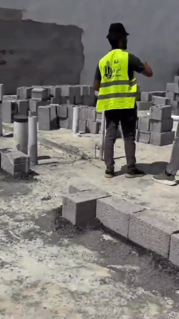 اليوم نحب نشارك وياكم واحد من أعمالنا الجديدة. 👷🏻‍♂️

هذا المشروع اشتغلنا عليه بكل تفاصيله،
من مراحل التنفيذ الأولى إلى الشكل اللي دا تشوفوه هسه.

حاولنا بكل مرحلة نكون دقيقين بالشغل،
لأن بالنهاية التفاصيل الصغيرة هي اللي تفرق وياك بالنتيجة.

وهذا الشي اللي نحرص عليه بكل مشروع نستلمه:
شغل مرتب، تنفيذ مضبوط، ونتيجة تليق بصاحب المشروع.

إذا عندك مشروع وتفكر تبدي بيه،
تواصل ويانا وخلي نحچي سوه عن التفاصيل.

أسس كركوك للمقاولات العامة
📞 ***********
