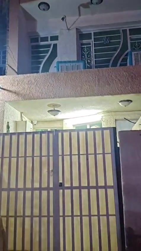 🏠 للبيع دار سكنية طابو زراعي سند 25
📐 المساحة: 100 متر
📏 الواجهة: 5 متر
📏 النزال: 20 متر

🛏️ تتكون من 3غرف نوم
🚿 غرفة نوم واحدة سويت
🏡 دار مرتبة ومناسبة للسكن العائلي

📍 الموقع: بغداد، الشعب، نهاية الفورتات، قرب جامع سيد المرسلين
💰 السعر: 155 وبي مجال
📞 للاستفسار والتفاصيل: ***********

