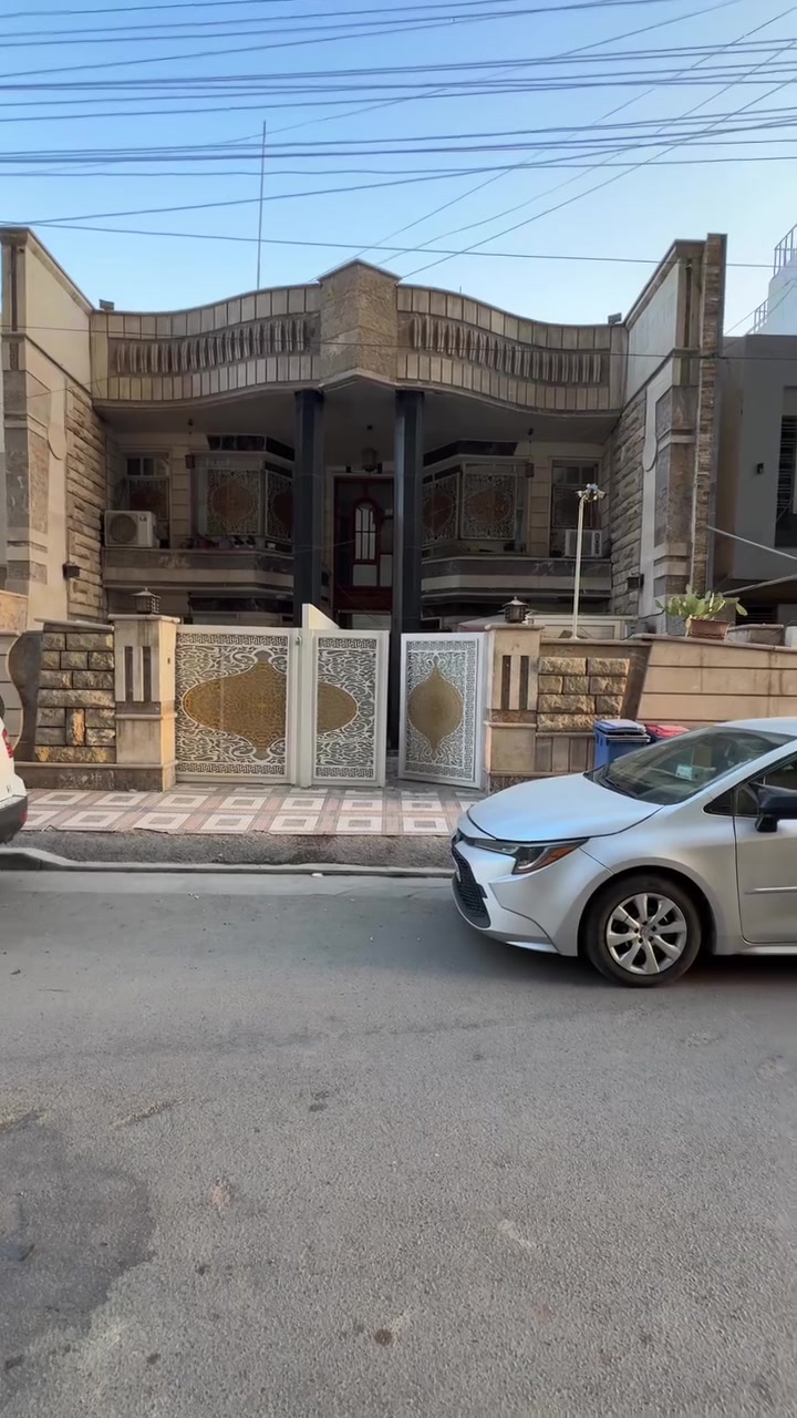 بيت للبيع في بغداد اليرموك محلة 608مساحة 262 متر واجها 10 ونص متر نزال 25 متر يتكون من 7 نوم وصالات 2 مطبخ 4 حملمات 4 كراجين واجية حجر حلاني الارضية مرمر درجة أولى كهرباء خصخصة 24 ساعة .الاستفسار اتصل *********** واتساب
