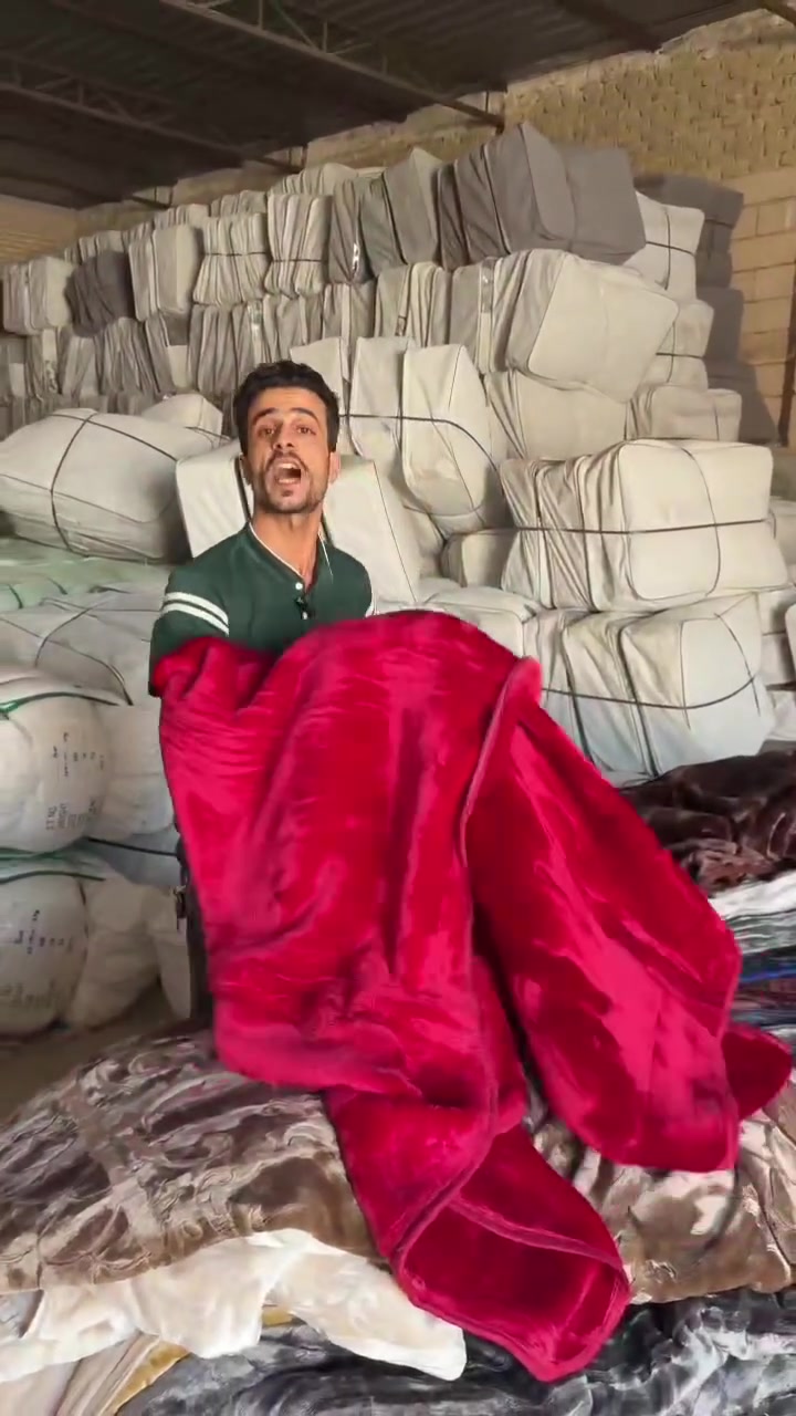 بدينه وياكم الموسم الشتوي 🥶🥶
#بطانيه حرير وزن 4 كيلو اوزان حقيقه #للحجز واتساب ***********
#بطانيه
#مفروشات
