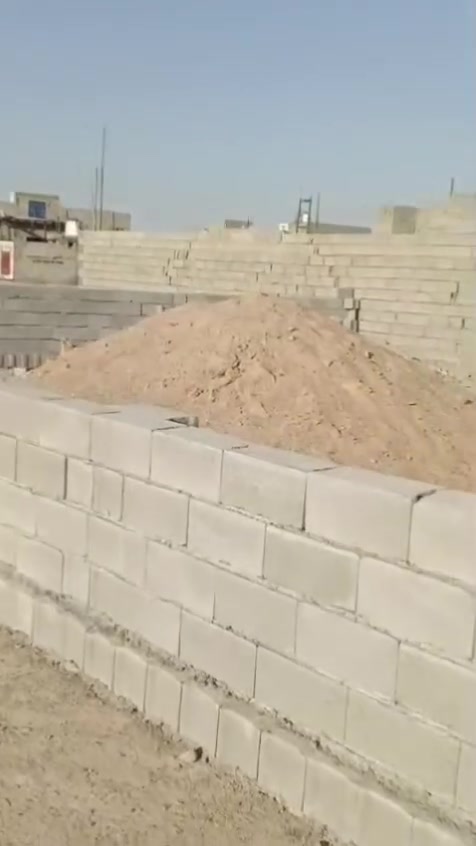 السلام عليكم قطعه ارض زراعي الزبير حي الأندلس نهاية شارع  الطابو  الواجه ٢٤ والنزال ١٢  بيه سياج ارتفاعه ٥ بلوكات وبيه سكس رمل وسكس سبيس وبلوك بيه مطروح السعر ١٣ وبيه مجال قليل موقعه حلو الرقم ***********
