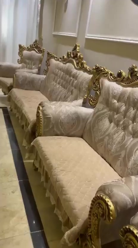 سلام عليكم تخم للبيع
قماش نظيف جداً وحالة ممتازة.
 ٢٠ مقعد مناسب للمجالس والصالات الكبيرة.
الاستخدام فترا قصيرة وما يحتاج أي تصليح.
📍الموقع: (بغداد-الدورة)
💰السعر: مليون وميه (1,100,000)
📩 للاستفسار  راسلني على الخاص او رقم
(***********)
