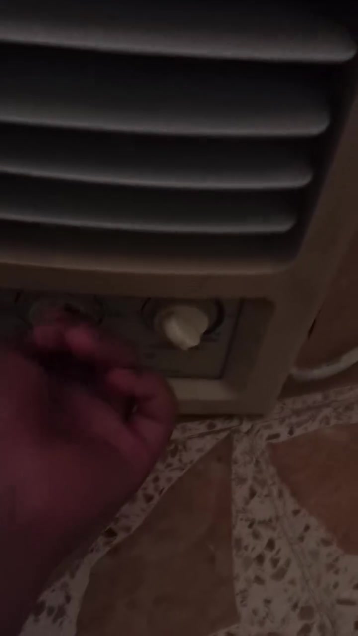 السلام عليكم مكيف للبيع نوعية سامسونك طنين نضافتة مثل ما موضح بل صور  المكيف عل فحص تفحص وتقتنع وتاخذة  السعر 200 وبي مجال مكان الفلوجة  للاستفسار الاتصال على الرقم ***********
