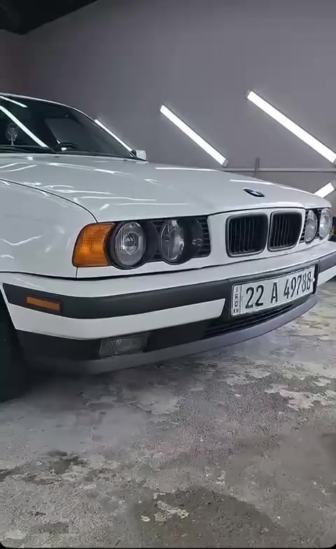 سلام عليكم 
BMW
حجم 525 محرك ديجيتال 
موديل 1993 
سياره فول ماعده فتحه سقف والكير عادي
نظيفه حيل وكلشي جديد هزه ورقم 
سعر 75 ورقه 
رقم تلفون ***********
