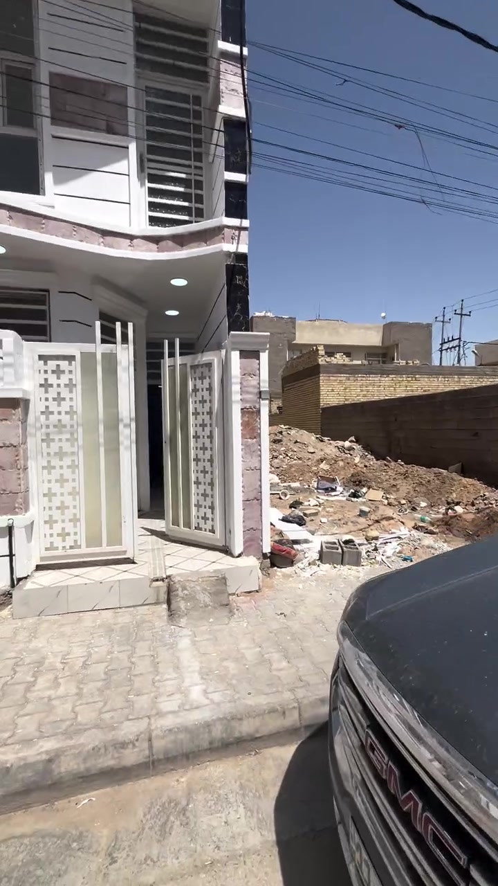 السلام عليكم 

مشتمل  للبيع 
100م بالخاجية ب400 بالخدمات بظهر  نهاية شارع 40 
بناء 2025 جديد وخارطه حلوه 

السعر 142 مليون 
الاتصال ***********
