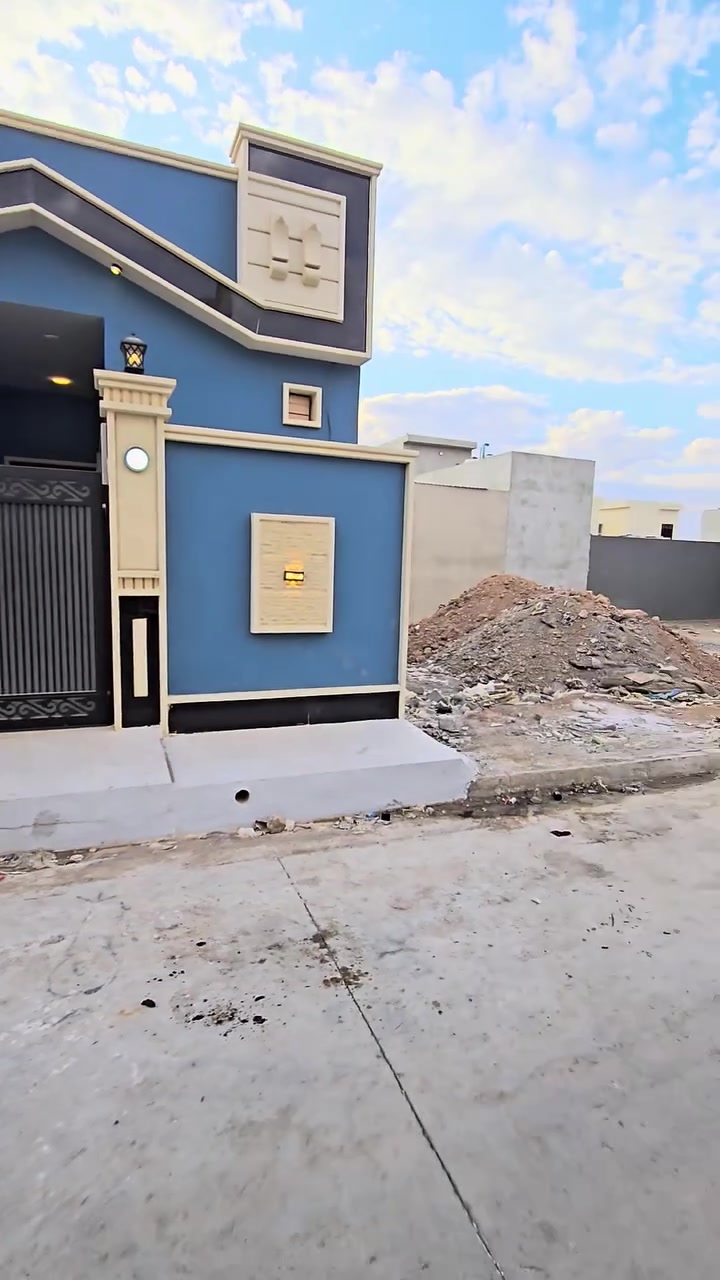 للبيع دار في حي السماح الثانيه
خلف بانزيخانه المشاعل المربع الجديد قرب محطة الكهرباء الجديدة بناء حديث زيرو تسليم فوري 
سند ملك صرف طابو الزهور سكني 
مساحة 100م واجهة 5
يتكون الدار من كراج ومطبخ واستقبال وهول وصحيات وغرفة نوم وبيتونه نظام دكتات وسبالت 
السعر 83 مليون 
مكتب بركة الضياء للعقارات 
***********
***********
الموصل أيسر حي السماح

