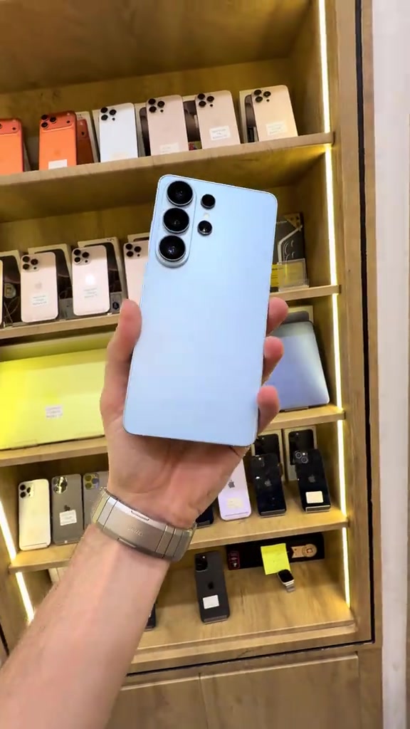 مو كل مستخدم يعني مستهلك 👌🔥 S26 Ultra 📱 مستخدم، نظيف ومحافظ عليه ✅ ضمان عين الفهد ✅ جهاز مضمون ✅ جاهز للاستخدام بدون وجع راس للي يريد Ultra بسعر أذكى 😉 📩 التفاصيل والسعر بالخاص 📍 فرع الربيعي: *********** 📍 فرع المنصور: *********** #S26Ultra #Samsung #سامسونج #موبايلات #بغداد 

