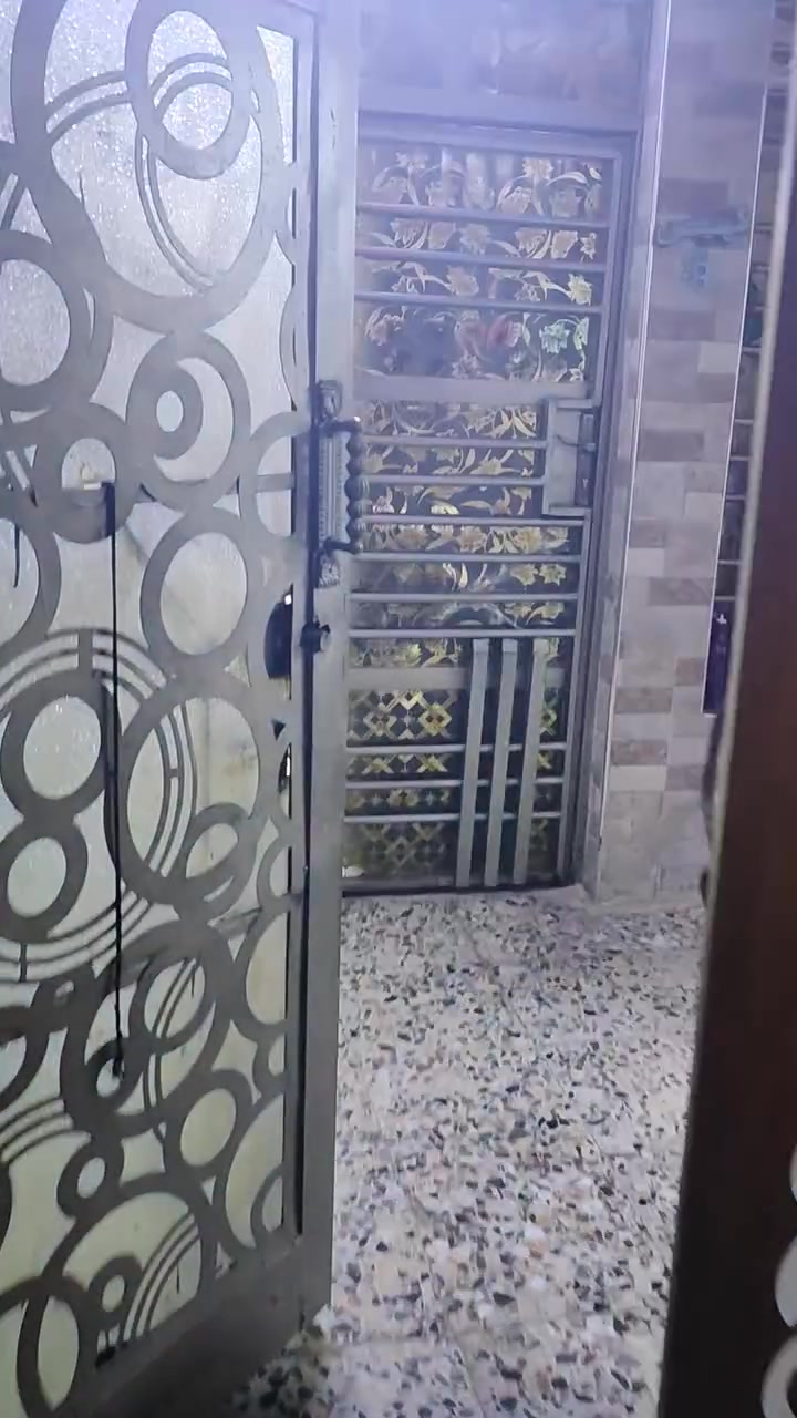 السلام عليكم نصف قطعه للبيع مدينة الصدر كياره قطاع 20 اول فرع مقابل مركز تهذيب  كل الخدمات قريبه عليكم مسلح قاطين استقبال وثلاث غرف صيحات كامله فوك وجوه وبلخارج الاستفسار ***********
