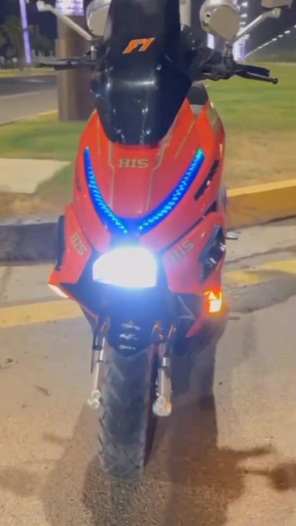 من رخصه الدمن السلام عليكم دراجه شحن HIS الفضائية طراز F1 ملف 3000w 72v32a تخم بطاريات جديده دراجه كلش حلوه سرعته الحقيقيه توصل 90 رايده 900 وبيه مجال بسيط *********** واتساب