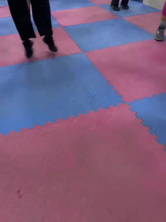 جم سنو وايت يستقبلكم يوميا من الساعة ٩ صباحا حتى الساعة ٩ مساءا 
العنوان بغداد علي الصالح شارع جامع الزغل البناية المقابلة للجامع الطابق الثالث 
للتواصل ***********  ***********٢
