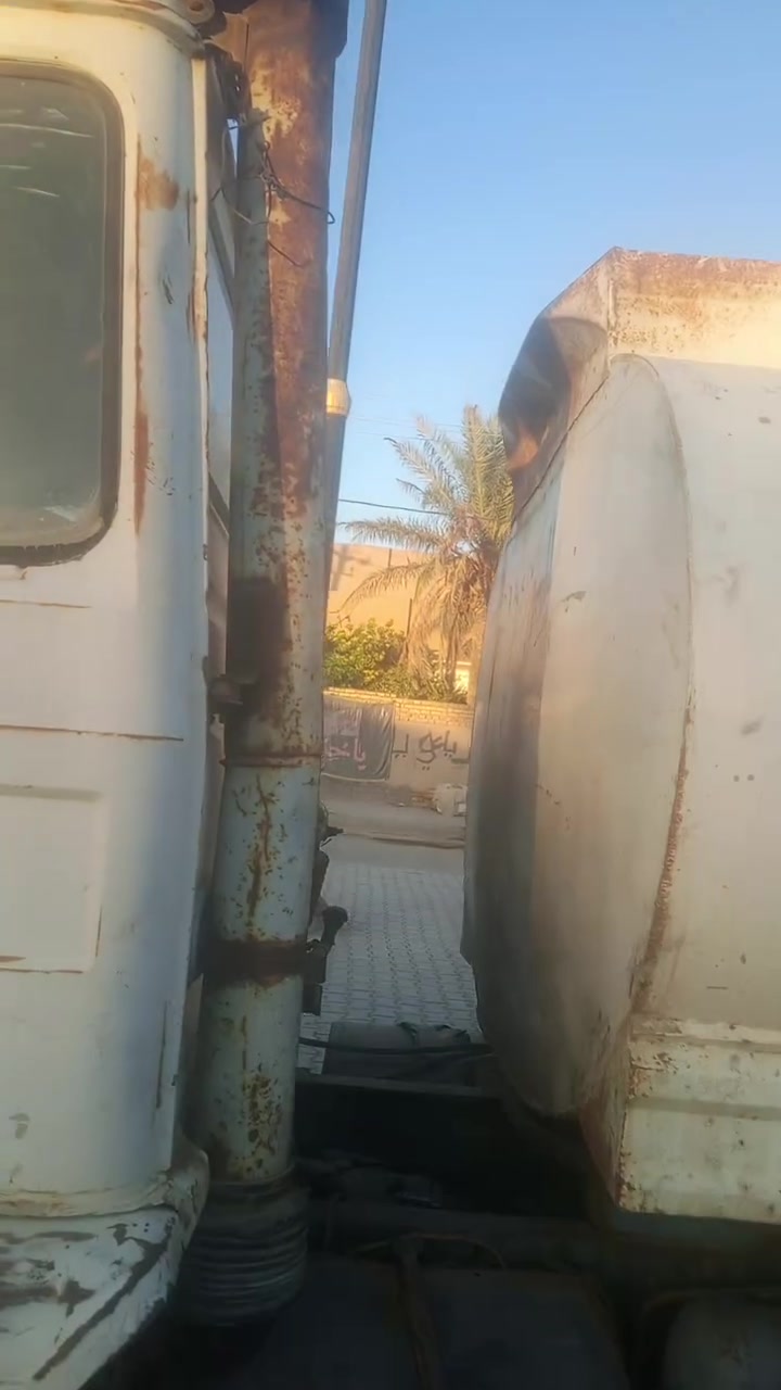 سلام عليكم سيارة للبيع فالفو اف7بسنويه قلابي موديل 91تريد بس سياره تريد بس تانكي مقنون 14الف مكان واسط.رقم.مبايل.***********
