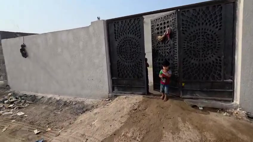 بيت زراعي  سندويج     الزبير شارع المكصب قريب على الشارع المساحه 260م غرف 2 ديوان صاله صيحات بيت مرتب مناقصه اي شي موقع حلو  السعر.   32مع المجال   مكتب عقارات الياسري شارع المكصب ***********.  ***********
