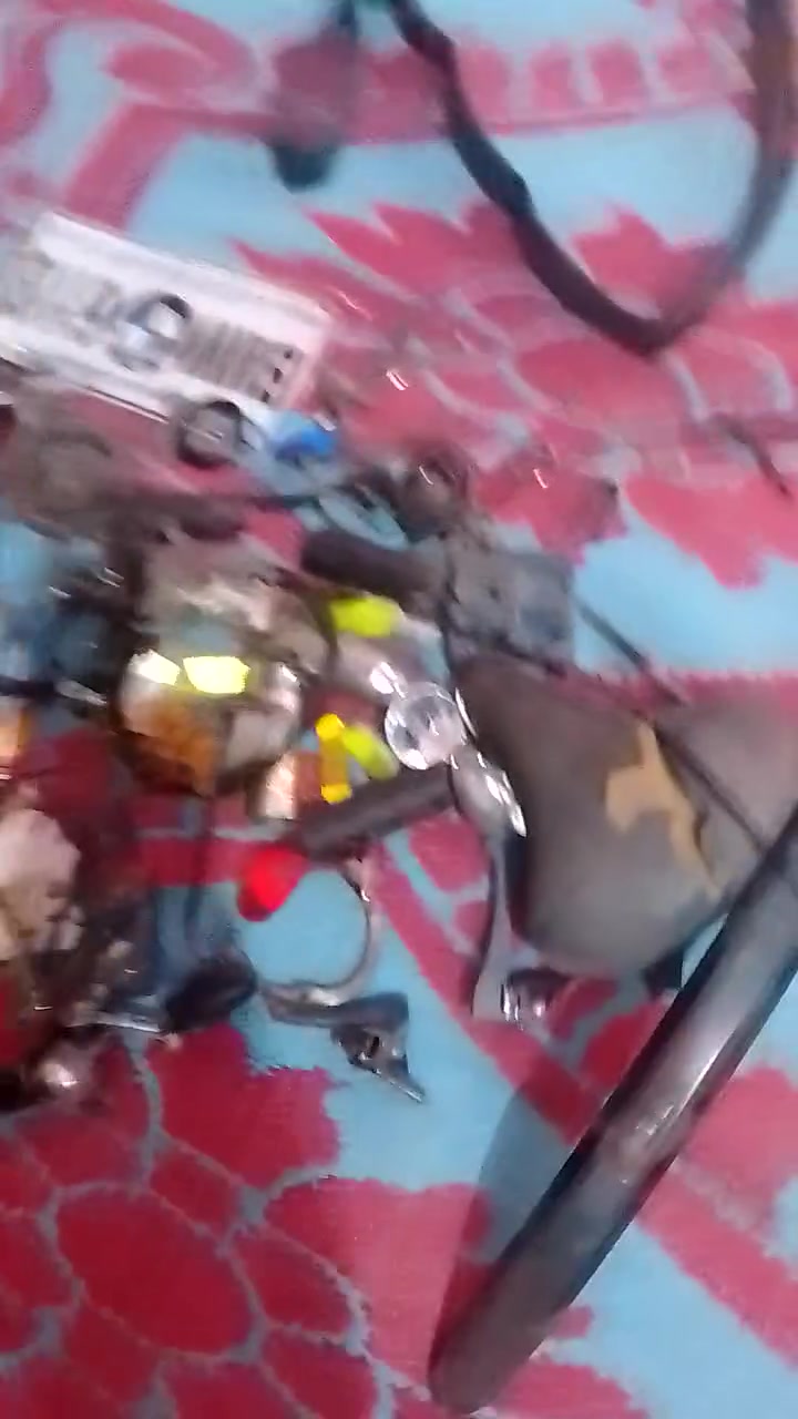 يا الله سلام عليكم اغراض باسكلات نضاف جاملاغات جكات سرج دبل وغراض بريكات وره و يدات بريك و اسيام بريك و اغراض موضحه بل فيديو الغراض يفيدن ابو تصليح السعر 20الف قفل  واتساب ***********
