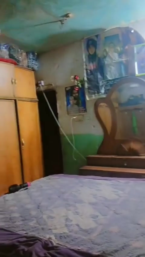 سلام عليكم عدنه غرف نوم ثنين واحده سعره 100واحده سعره 252والكونتر سعره 190والقنفات 10مقاعد سعره 100العنوان طوريج شارع نضوري الرقم ***********

