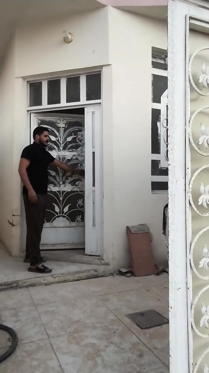 على بركه الله بيت 100متر للبيع واجه 5ونزال 20بيت كامل مكمل او مامسكون مكانه شارع المطار القديم فرع اسواق الامير للتواصل ***********
