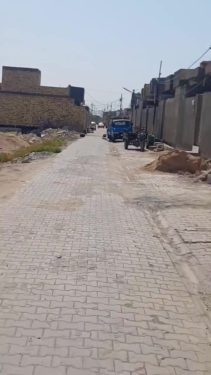 بيت زراعي للبيع المساحه ١٠٠م خلف الملعب شارع ابو تحسين الصالحي بناء طابوك مسلح جديد يتكون من غرفه ومطبخ وبراني وصاله خدمات كامله ماء كهرباء مولده للإستفسار على الرقم ***********أو مراجعه مكتب الجبل البندقيه مقابيل علوه المخضر، ،،

