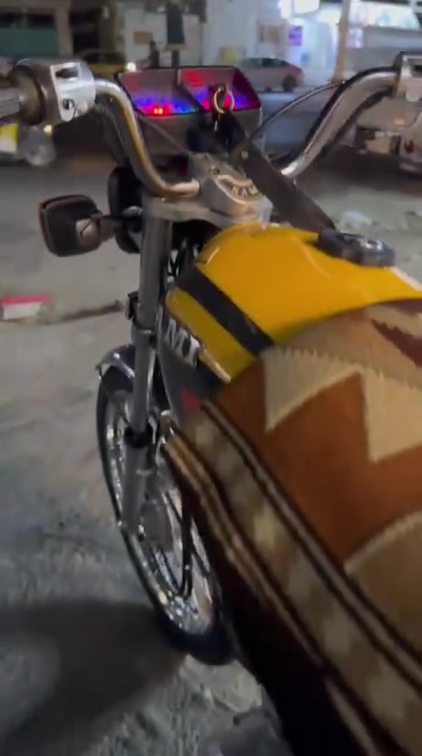 السلام عليكم للبيع اربعه كير موديل 20 مكينه 23 تعمير اصلي احمد شهاب الرقم ***********
