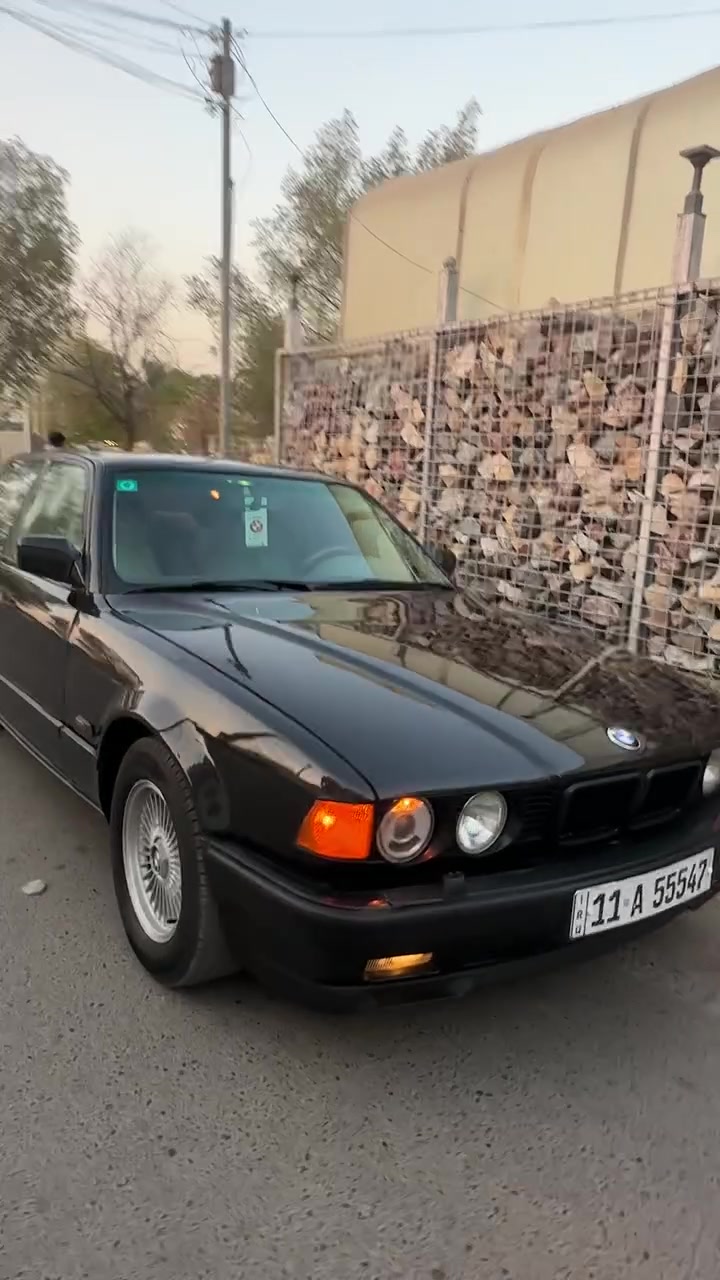 السلام عليكم بي ام740 للبيع 8 سلندر موديل 92 رقم بغداد دولي بأسمي كفاله من الضربه بجم عريض حساسات خلفيه صندوق كهرباء شفط كشنات جلد كهرباء دبل ايرباك دبل جكمجه  تبريد ثلج السياره جاهزه من كلشي السعر 58 وبيهة مجال العنوان بغداد السيديه رقم ***********
