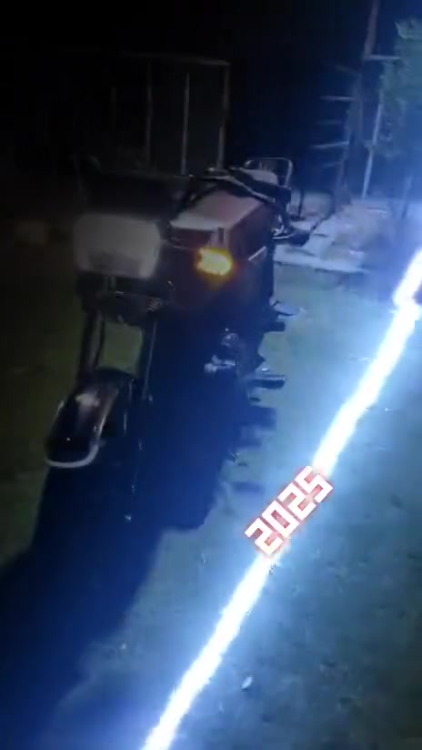 سلام عليكم دراجه للبيع أخت الزيرو 25مكفوله من الشخط ✅

باب اول محرك شبح( اسود ) 200✅

كهربئيات شغاله✅

اوراق كامله✅

دشبول تاب 🖥️ماشيه ٦٥٠٠✅

المكان ناحيه السلام العنبكيه✅

السعر خاص ✅
*********** ـ اتصال
***********  ـ وتساب
