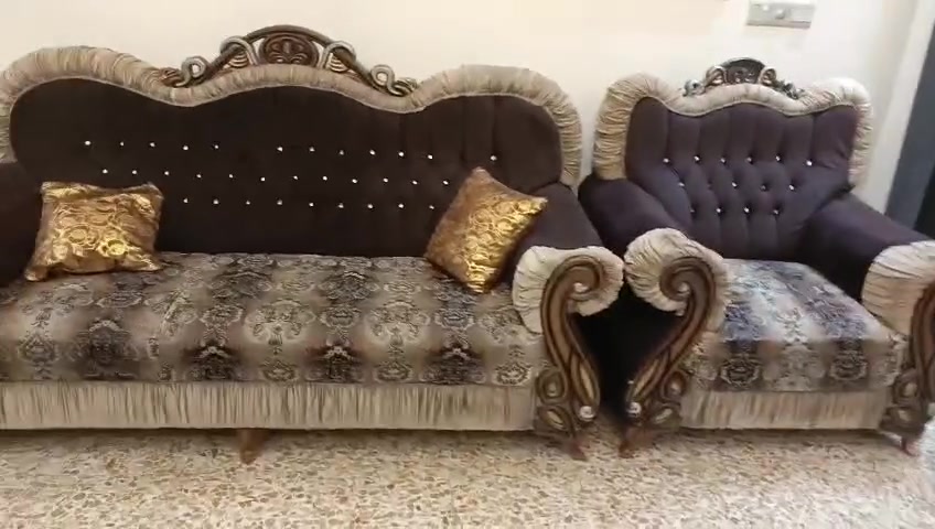 تخم للبيع عشر مقاعد نظيف مكاني بغداد ام الكبر والغزلان قريب حي اور السعر 350 وبي مجال *********** اتصال واتساب
