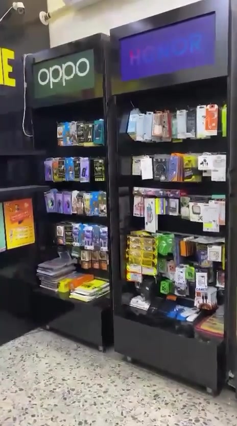 سلام عليكم فاترينات محل تلفونات للبيع نضيفات بسعر مناسب 
***********

