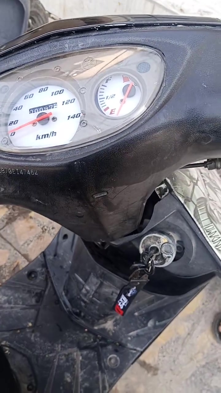 السلام عليكم دراجه ثعلب للبيع دراجه مكفوله بس مبدل بيها زنجيل السعر 500 وبيها مجال *********** •
