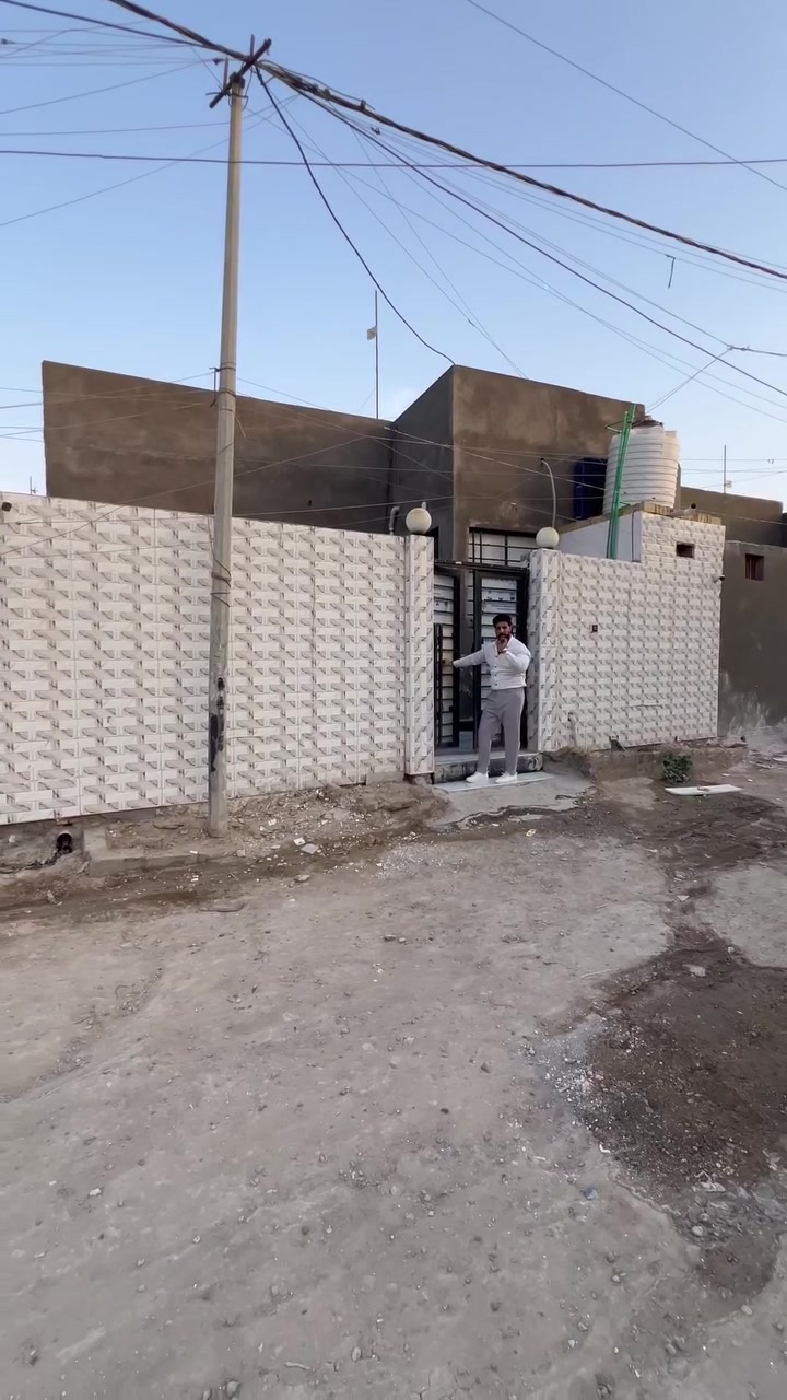 بيت للبيع زراعي اقرار محكمة 📝

📍حي الاعلام الزراعي قرب شارع السراميك 

مساحة/١٧٥ متر 

البناء عكاده بس نضيف ✨
البيت كله ديكورات🏠

البيت يتكون من :

غرف عدد(٢)
صاله 
استقبال 
مطبخ 
صحيات داخليه وخارجيه 

السعر (٥٠) مليون وبي مجال بسيط 

للاستفسار خاص او واتساب 

***********
***********
