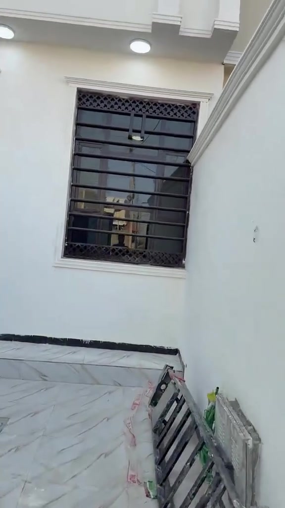 السلام عليكم متابعينه الكرام 
يوجد بيت لبيع 
المساحه ٢١٠ م
الجنس العقاري طابو زراعي 
يتكون البيت من ثلاث 3️⃣ غرف ومطبخ وصاله وصحيات ودوانيه وطارمه 
الموقع البصره ابو الخصيب محيله 
السعر ١٢٠ مليون وقابل للتفاوض 
لتواصل والاستفسار الاتصال 
*********** 
مكتب عقارات 
سيد رضا المكصوصي
