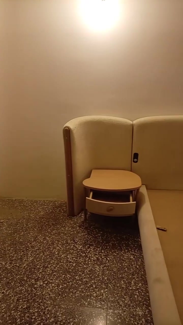 غرفه جديده مستعمله أقل من عشرين يوم
تركي فخمه كلش بيع مستعجل 
مليون ونص بيهه مجال ***********
