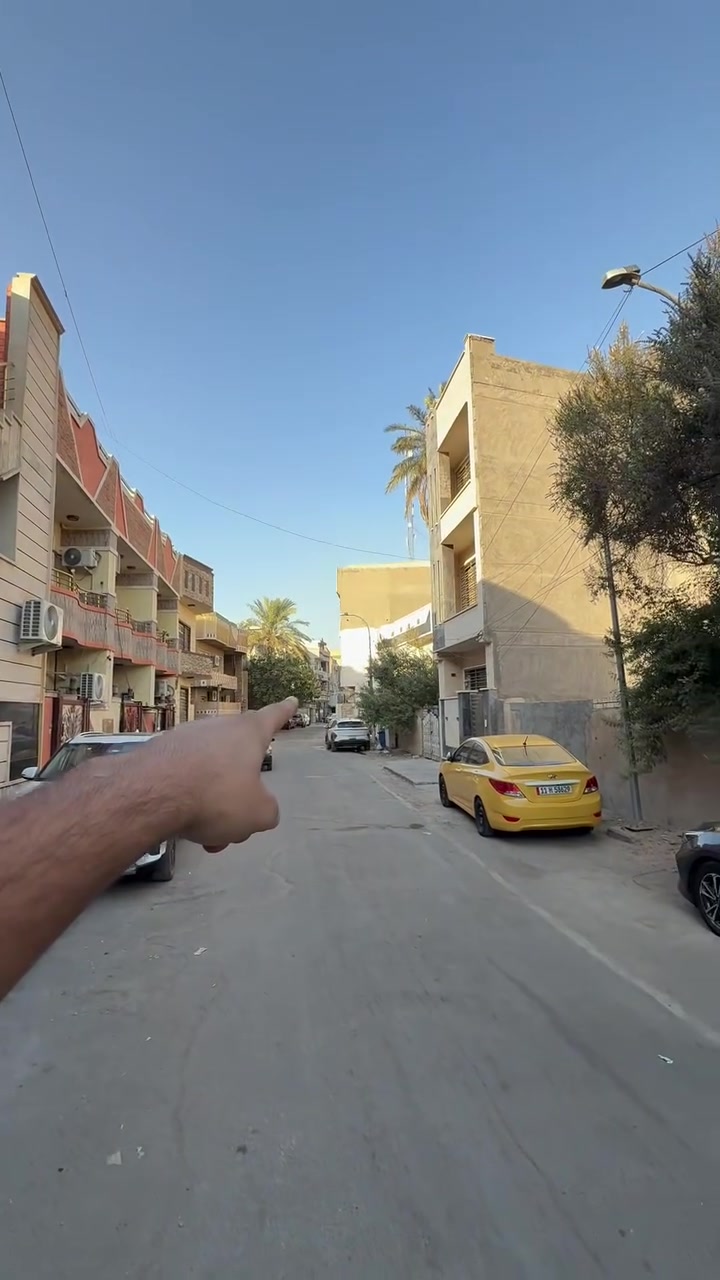 بيت للايجار قرب حديقه حجي بصره وقرب المقبره الملكيه يحتوي غرفتين نوم وهول ومطبخ وخدمات ايجارهه 650 ألــف 
للاستفسار/***********
