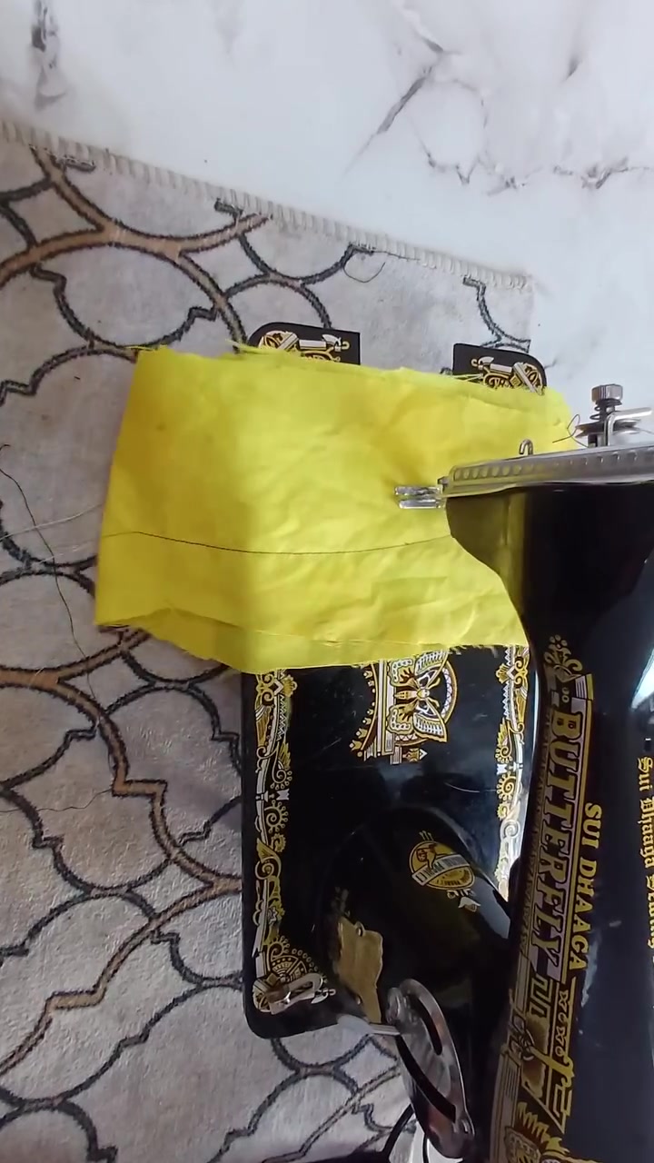 السلام عليكم مكينة فراشة  نظيفة جدا مع ميز  للبيع
المكان ديوانية 
***********
