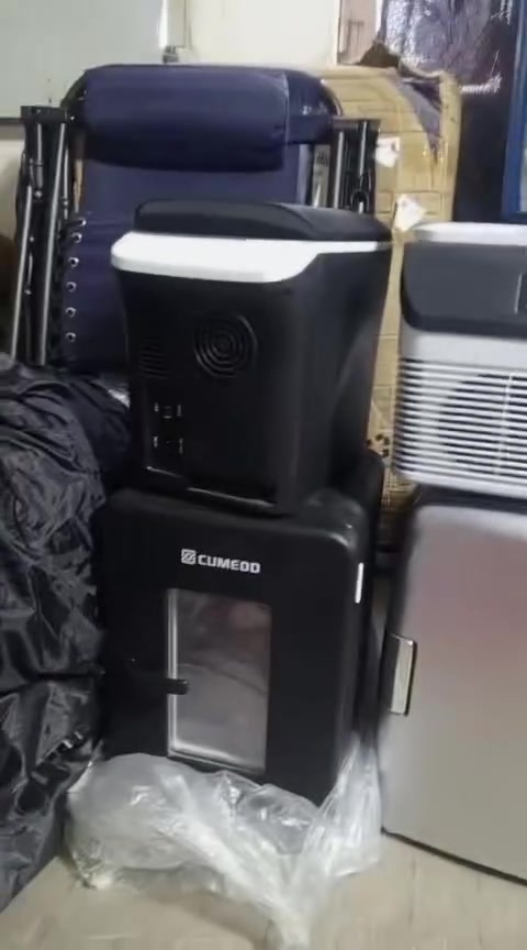 متوفر جميع انواع الثلاجات مال السياره وحتى على الكهرباء تشتغل موجود احجام وتساب ***********
