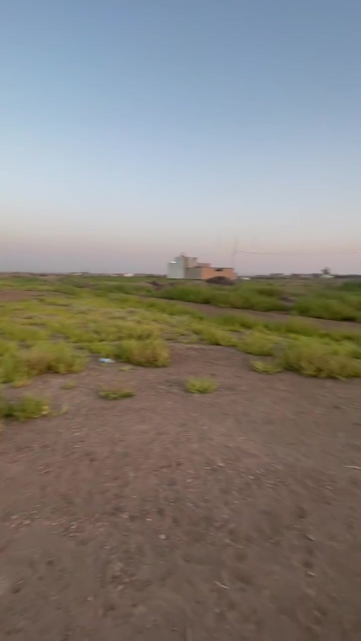 ١٠ قطع للبيع سره واحد شارع ١٠ طابو زراعي مساحه القطعه ٢٠٠
م تريد ٤٠٠ موجود شكد متريد مساحه موجود سعر ال
٢٠٠ب١٠ ملايين كهرباء وسكن ومي
الشراع خلف محطه البانزين الجديده الي عل سريع
شارع ٤٠ بصفهن الي من مجمع عمر الراوي للسريع
السعر ١٠ ملاين ال ٢٠٠ م 
مكتب كريم العبيدي
***********
