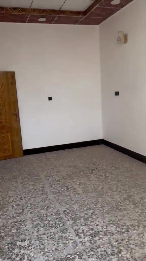 ١٠٠ متر بناء حديث قرب الادله الجنائيه مباشر بأسم صاحبه بيت فارغ بناء ٢٠٢٦ موقع مميز للتواصل خاص
